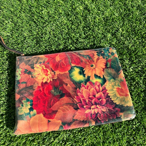 Floral Print Clutch Bag - Picture 2 of 3
